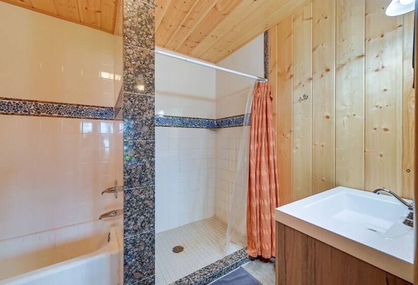 Spacious Soldotna Home W/ Mackey Lake Views!