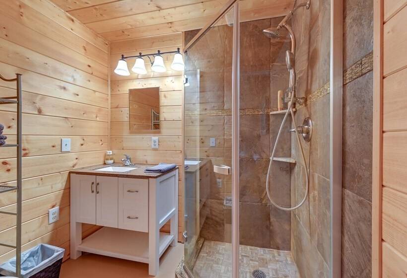 Spacious Soldotna Home W/ Mackey Lake Views!