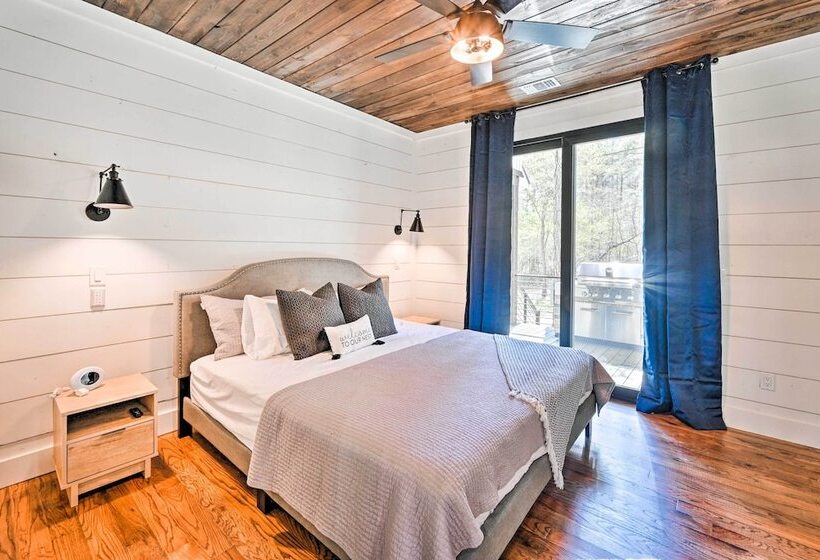 Private Hot Tub, Outdoor Fireplace: Broken Bow Gem