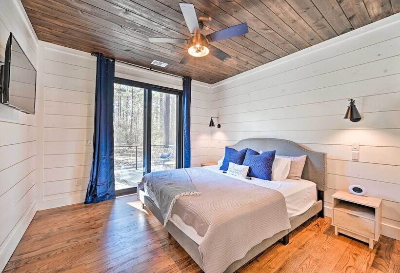 Private Hot Tub, Outdoor Fireplace: Broken Bow Gem