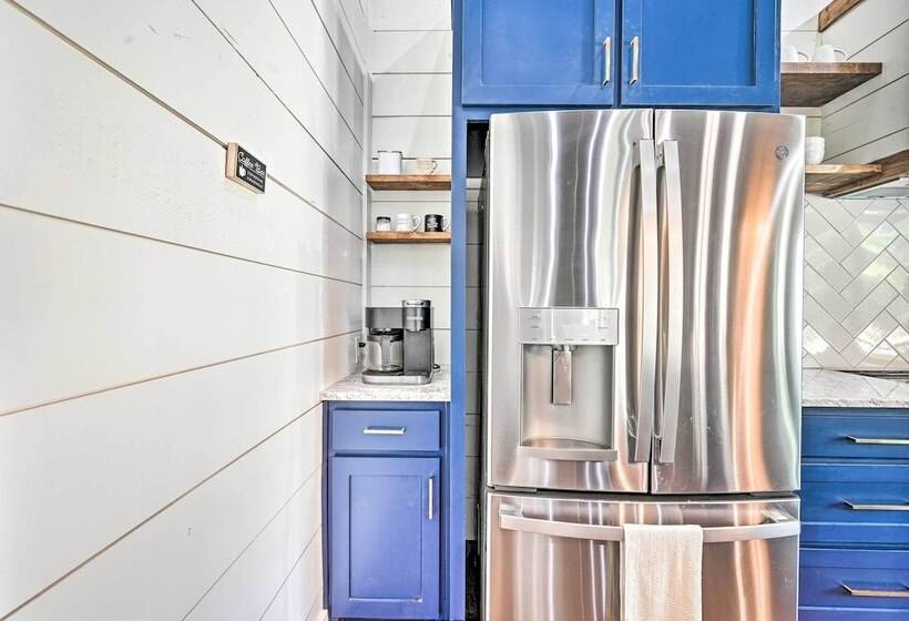 Private Hot Tub, Outdoor Fireplace: Broken Bow Gem