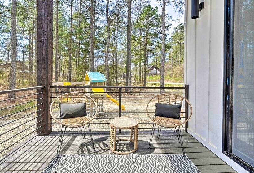 Private Hot Tub, Outdoor Fireplace: Broken Bow Gem