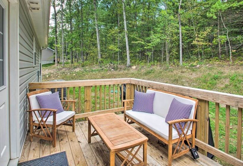 Stunning New Market Home W/ Mtn Views & Hot Tub!