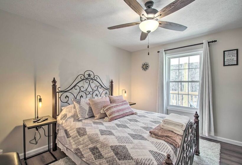 Stunning New Market Home W/ Mtn Views & Hot Tub!