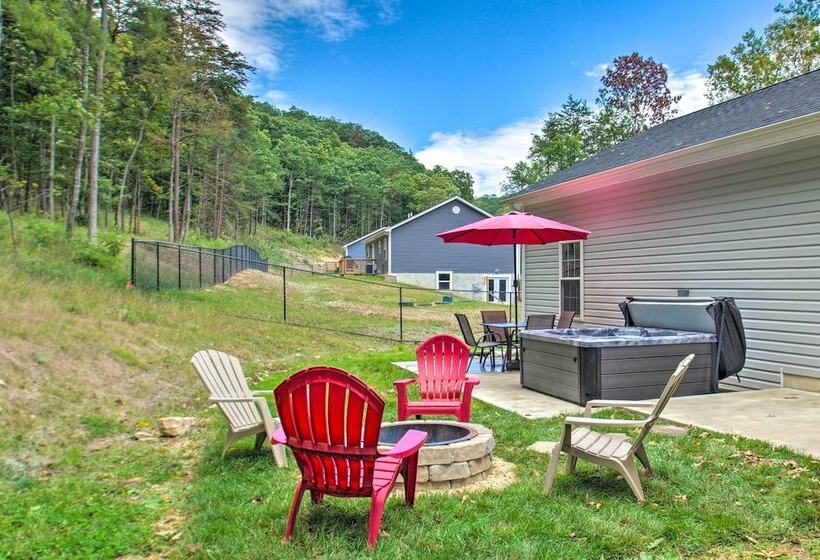 Stunning New Market Home W/ Mtn Views & Hot Tub!