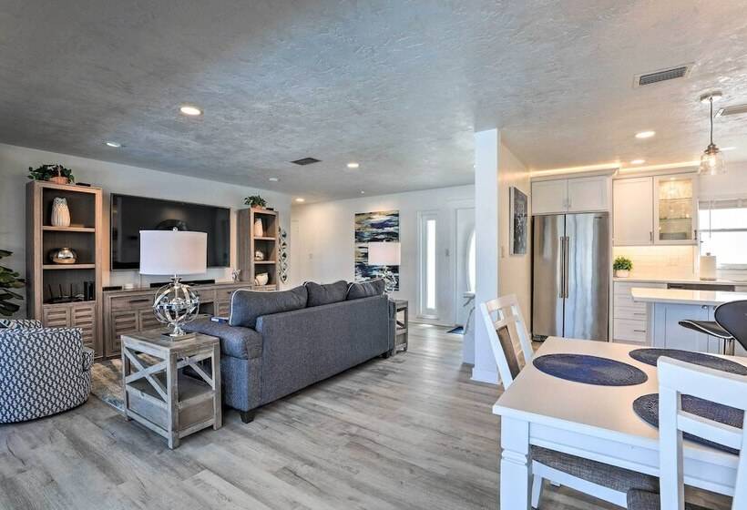 Stunning Palmetto Home W/ Boat Dock & Kayaks!