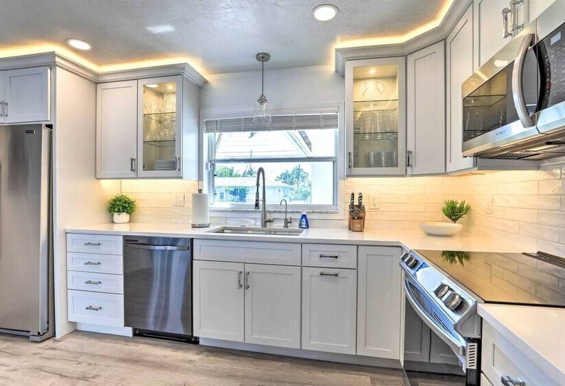 Stunning Palmetto Home W/ Boat Dock & Kayaks!