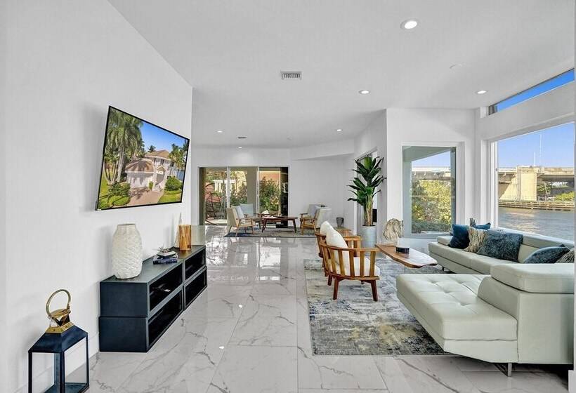 Intercostal Beauty With Heated Pool + Spa!