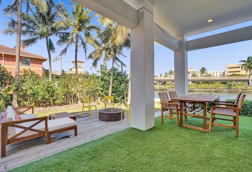 Intercostal Beauty With Heated Pool + Spa!