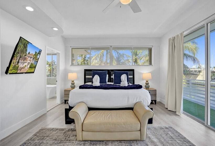 Intercostal Beauty With Heated Pool + Spa!