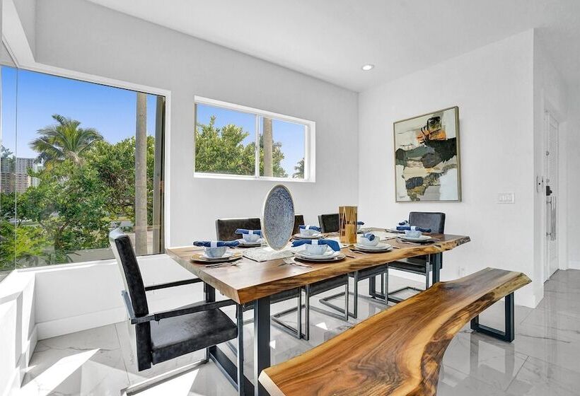 Intercostal Beauty With Heated Pool + Spa!