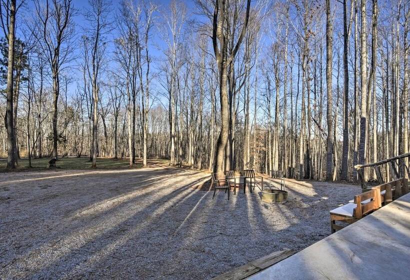Stylish Creekside Cabin W/ Fire Pit Near Wineries