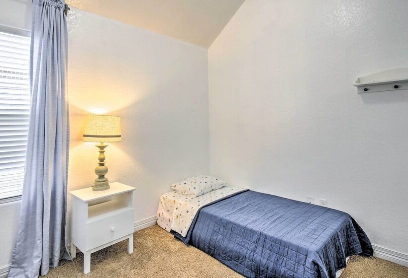 Suburban San Antonio Home: Patio & Pool Access!