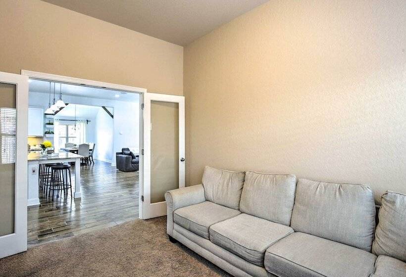 Suburban San Antonio Home: Patio & Pool Access!