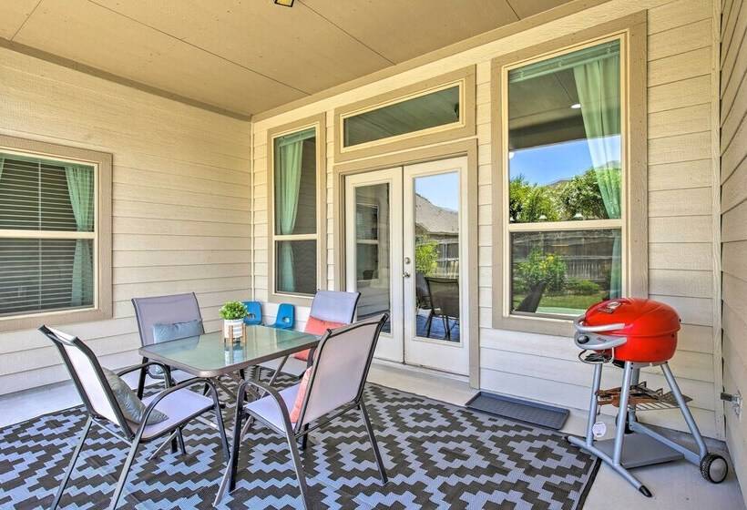 Suburban San Antonio Home: Patio & Pool Access!