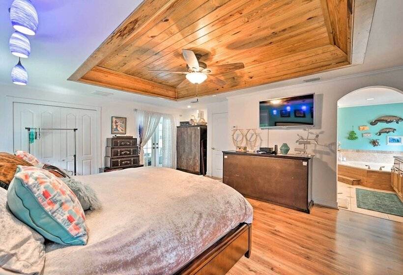 1 Mi To Dtwn: Sun Soaked Cape Coral Getaway!