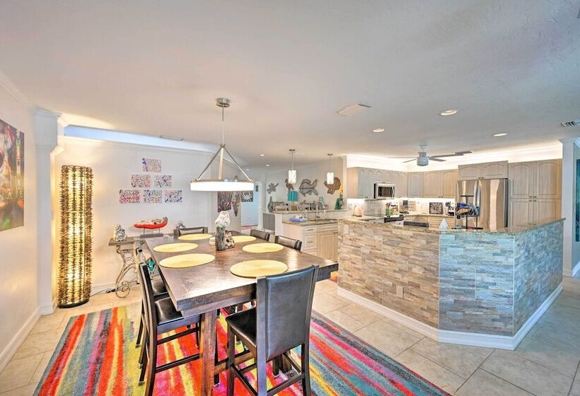1 Mi To Dtwn: Sun Soaked Cape Coral Getaway!