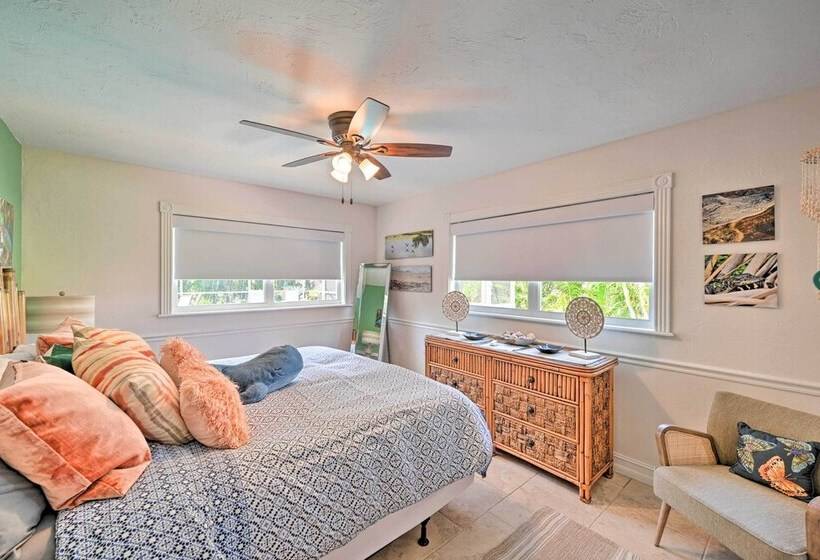 1 Mi To Dtwn: Sun Soaked Cape Coral Getaway!