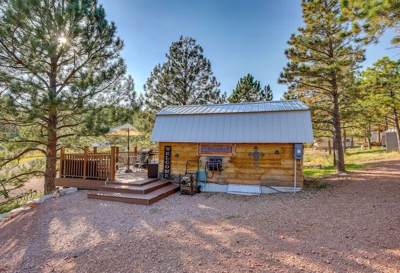 Sundance Cabin Tiny Home Near Mt Rushmore!