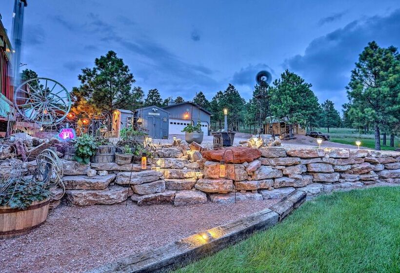 Sundance Cabin Tiny Home Near Mt Rushmore!