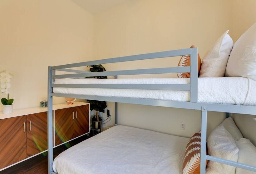 Sunny Sarasota Abode W/ Yard ~ 1 Mi To Dtwn!