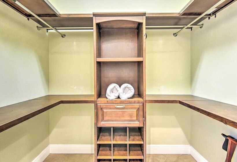 Sunny Sarasota Abode W/ Yard ~ 1 Mi To Dtwn!