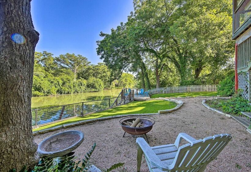 Sunny Seguin Retreat W/ Canoes On Guadalupe River!