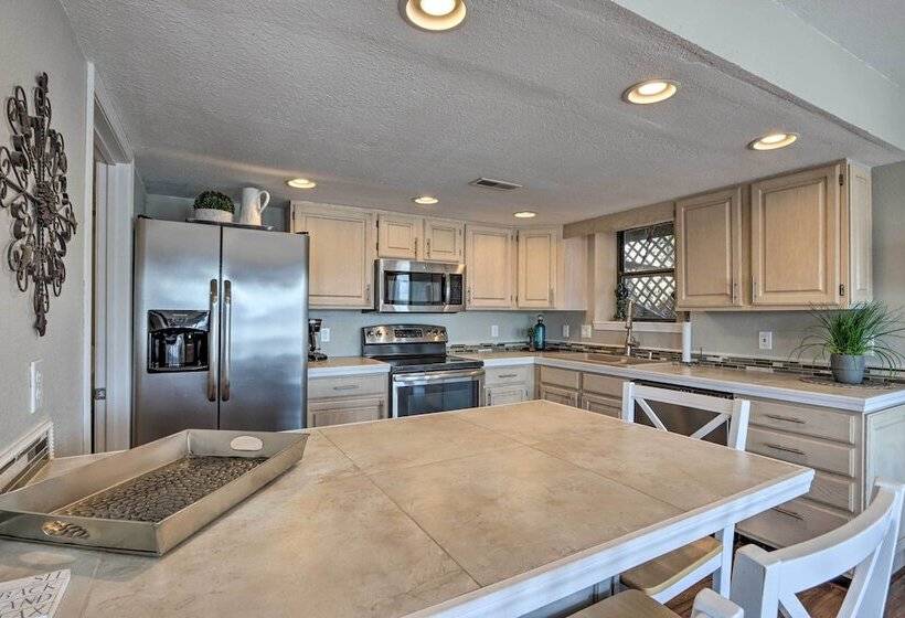 Sunrise Beach Retreat On Lake Of The Ozarks!