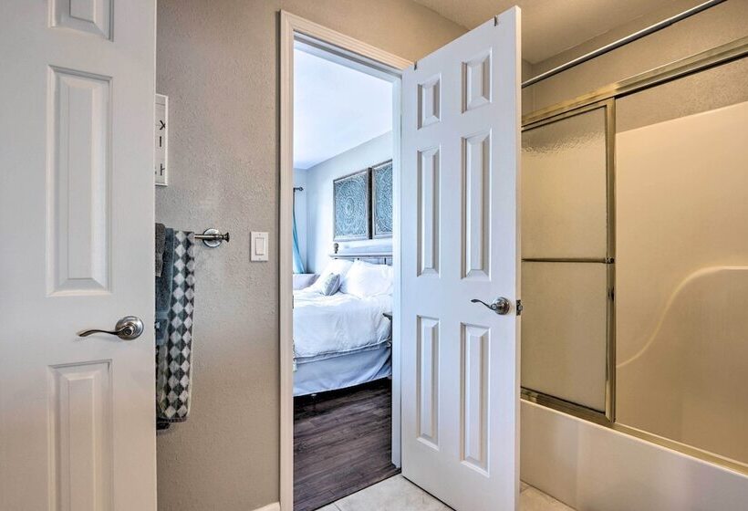 Sunrise Beach Retreat On Lake Of The Ozarks!