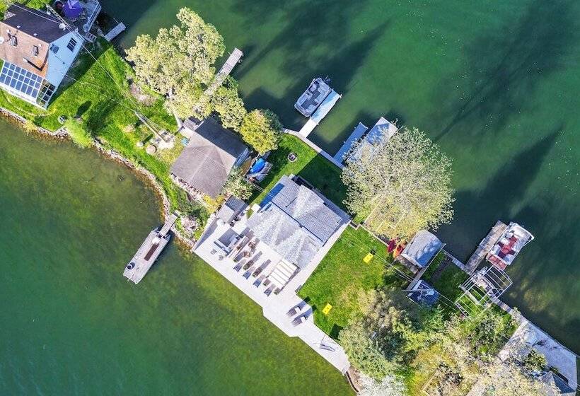 Michigan Island Lake House: Sunrise & Sunset Views