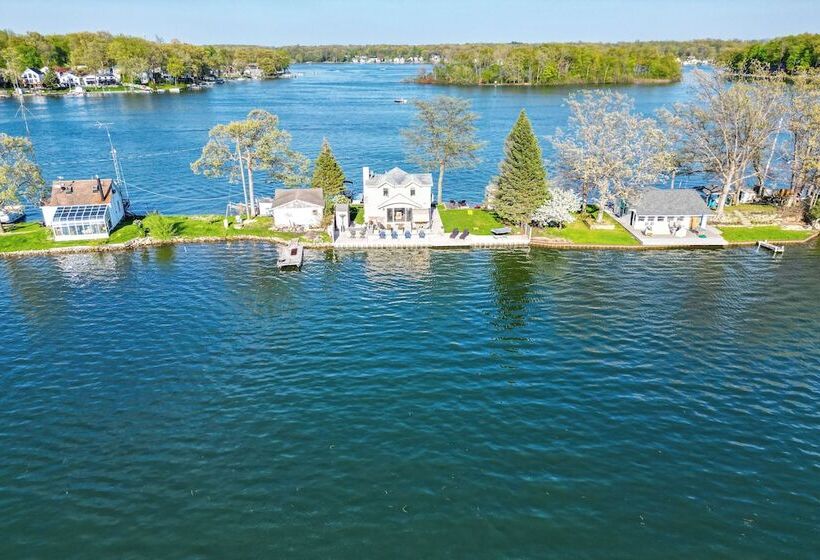 Michigan Island Lake House: Sunrise & Sunset Views
