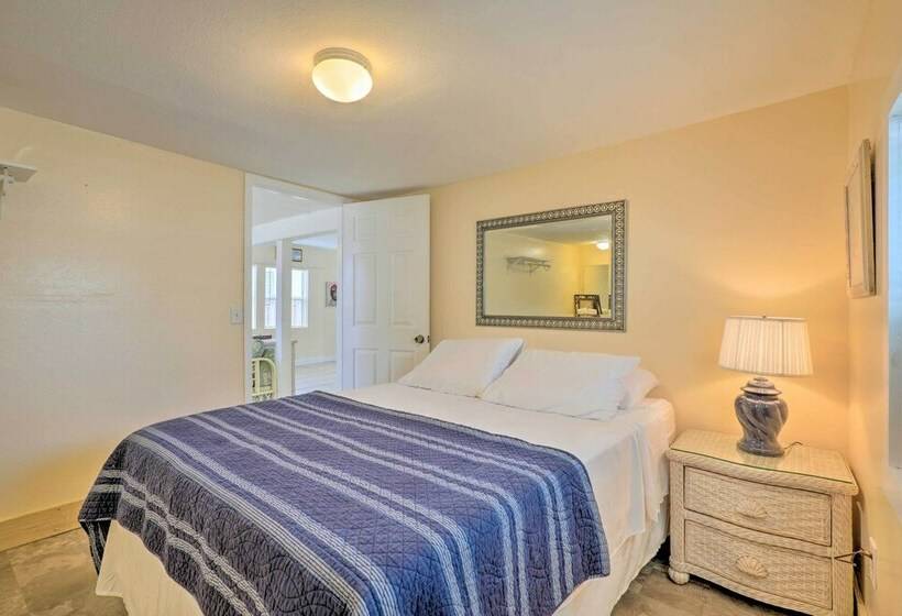 Surfside Oceanfront Cottage W/ Beach Access!