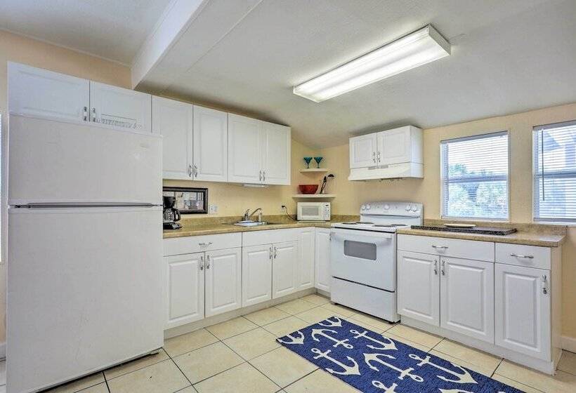 Surfside Oceanfront Cottage W/ Beach Access!