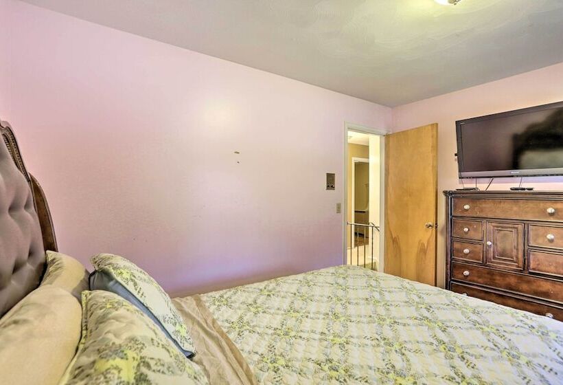 Toledo Home W/ Direct Golf Course Access!