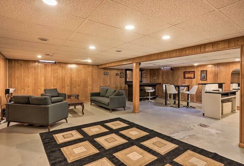 Toledo Home W/ Direct Golf Course Access!