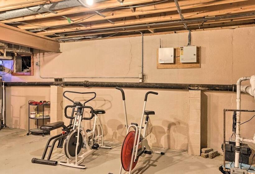 Toledo Home W/ Direct Golf Course Access!