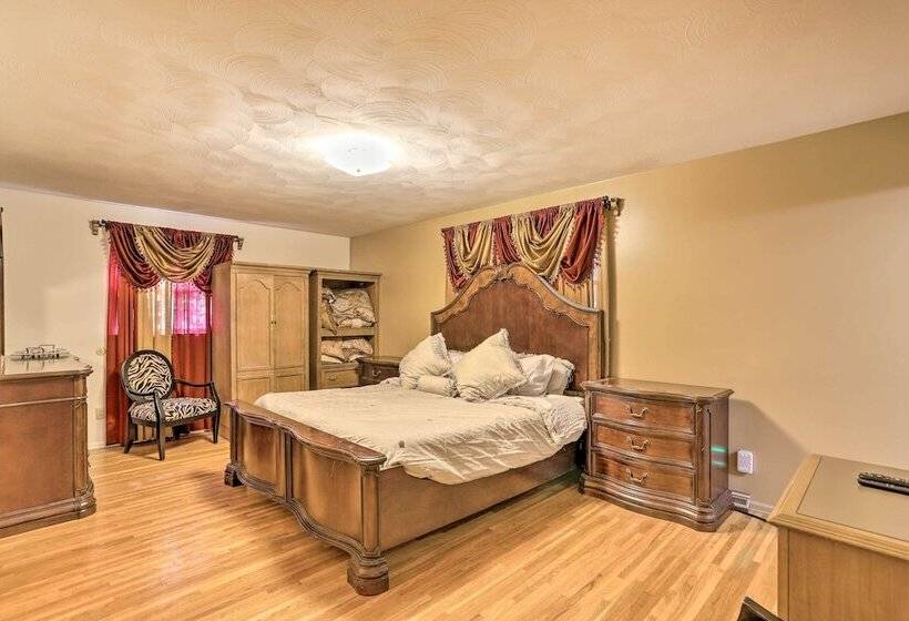 Toledo Home W/ Direct Golf Course Access!