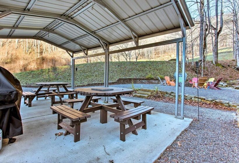 Turkey Creek Cove Clyde Cabin W/ Mtn Views!