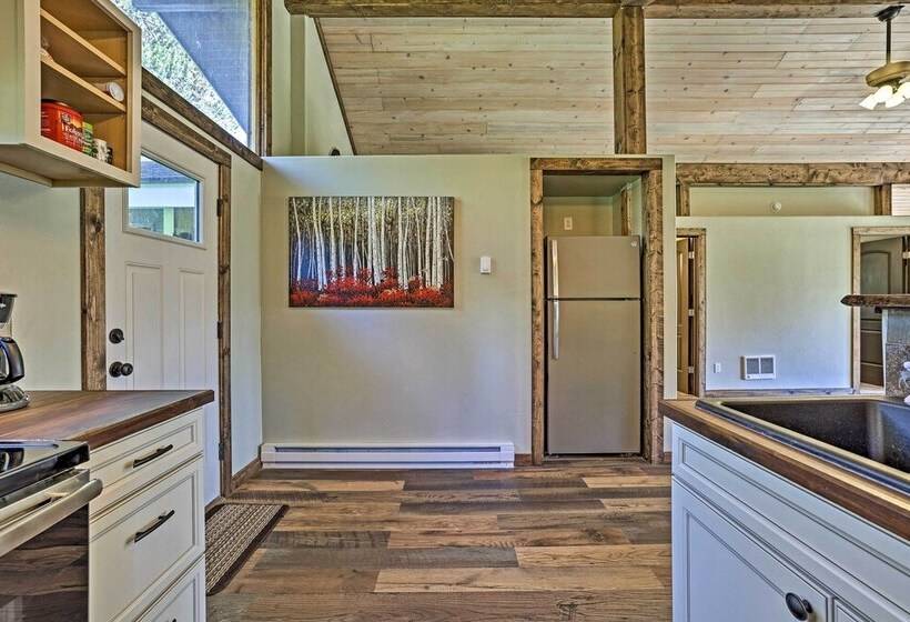 Donnelly Cabin W/ Fire Pit: 5 Mi To Boat & Ski!