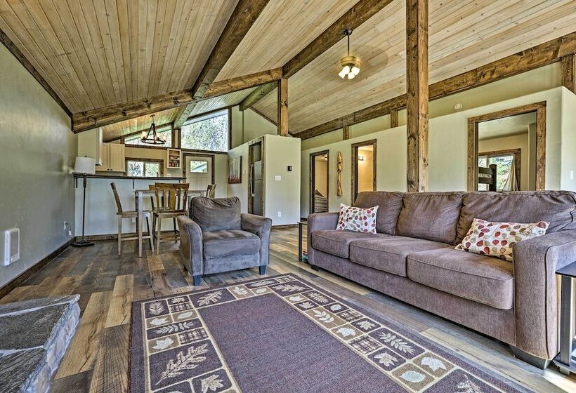 Donnelly Cabin W/ Fire Pit: 5 Mi To Boat & Ski!