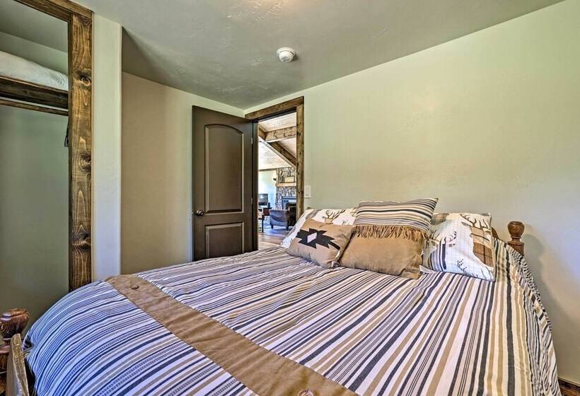 Donnelly Cabin W/ Fire Pit: 5 Mi To Boat & Ski!