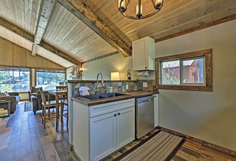 Donnelly Cabin W/ Fire Pit: 5 Mi To Boat & Ski!