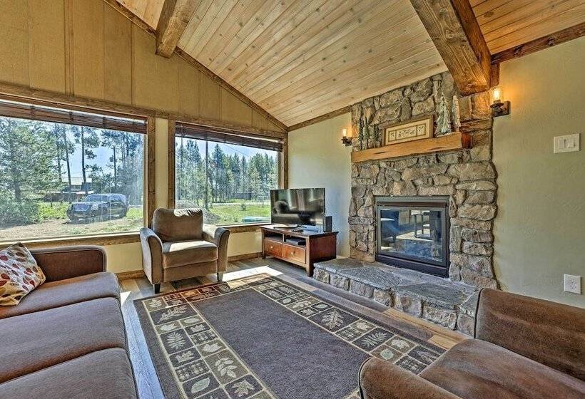 Donnelly Cabin W/ Fire Pit: 5 Mi To Boat & Ski!