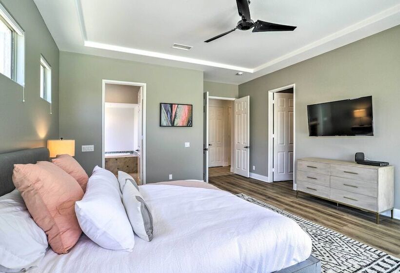 Updated & Modern Palm Desert Hideaway W/ Pool