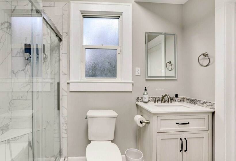 Updated Tallahassee Home ~ 1 Mi To Downtown!