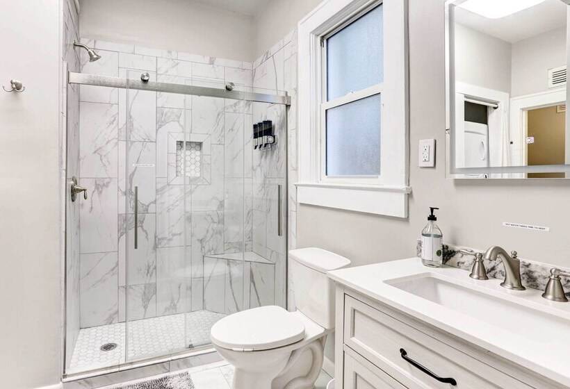 Updated Tallahassee Home ~ 1 Mi To Downtown!