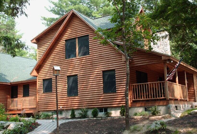 Upscale Fryeburg Cabin: Hot Tub + Billiards Table!