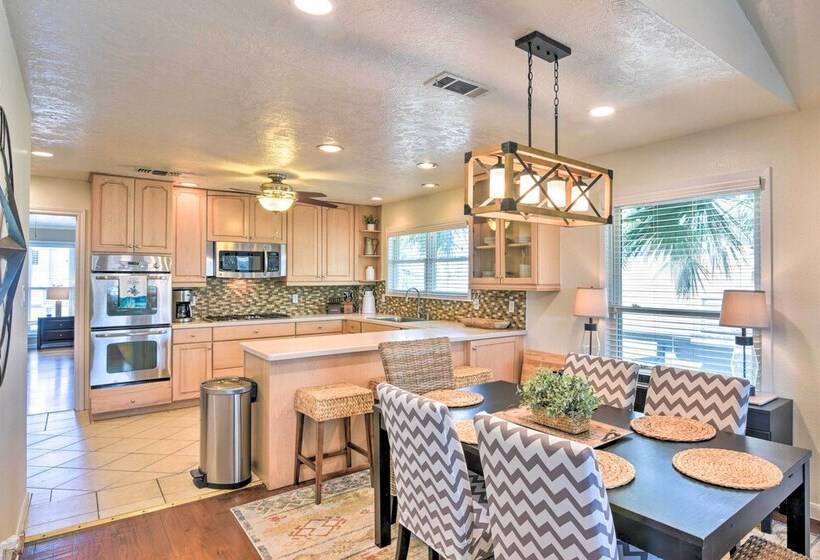 Jamaica Beach Waterfront Getaway: Kayaks & Dock!