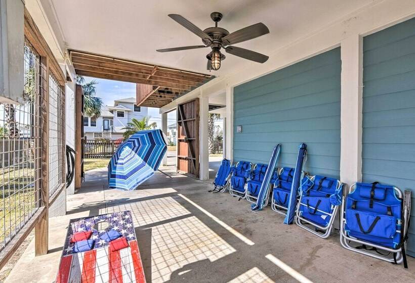 Jamaica Beach Waterfront Getaway: Kayaks & Dock!