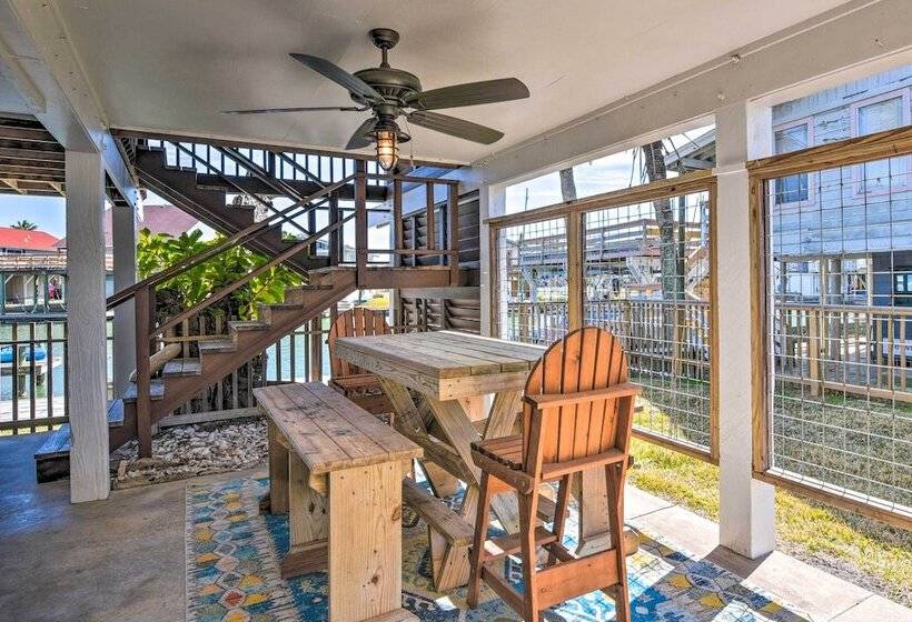 Jamaica Beach Waterfront Getaway: Kayaks & Dock!